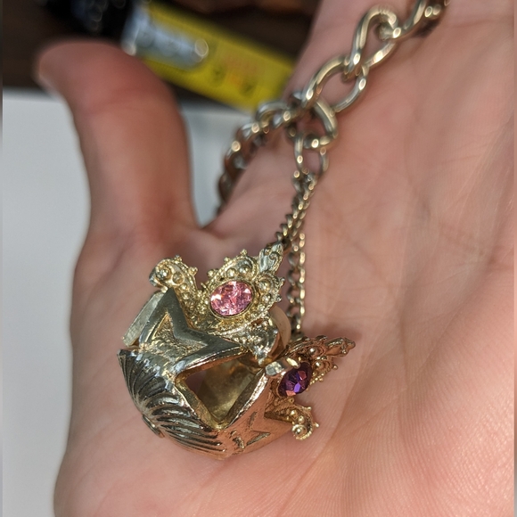 VTG SILVER TONE CROWN W/ RHINESTONES & FAUX PEARL DANGLE CHARM BRACELET - Picture 9 of 14